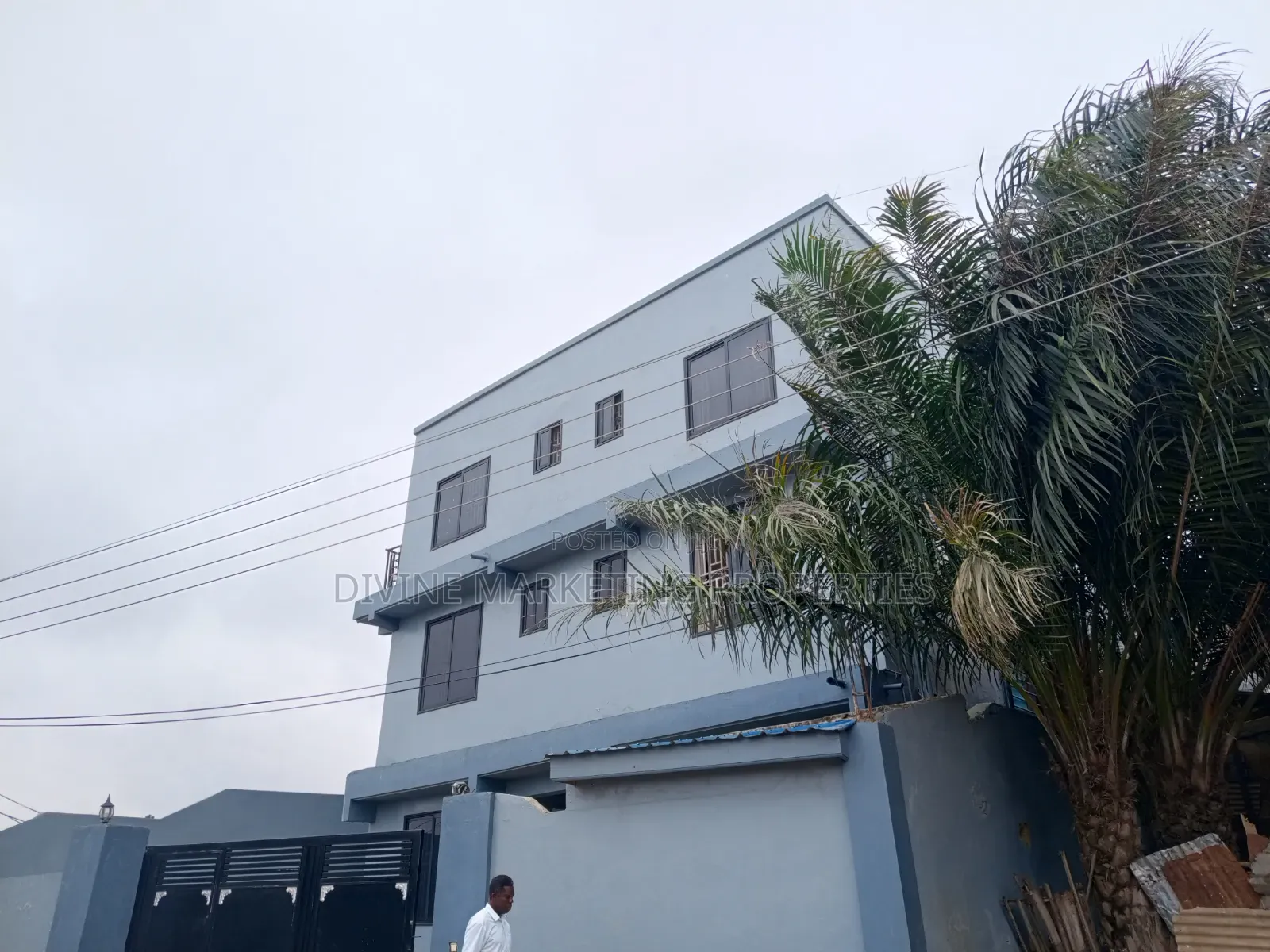 11bdrm House in Top Base for sale