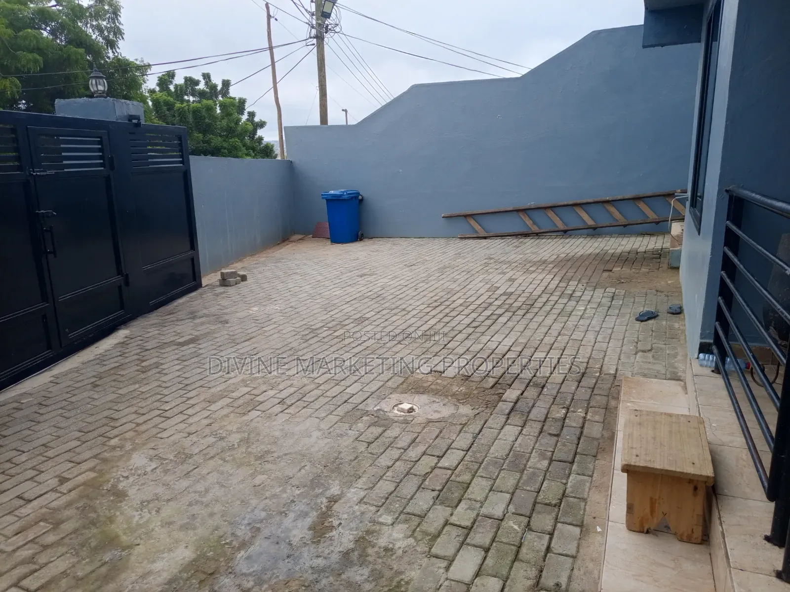 11bdrm House in Top Base for sale