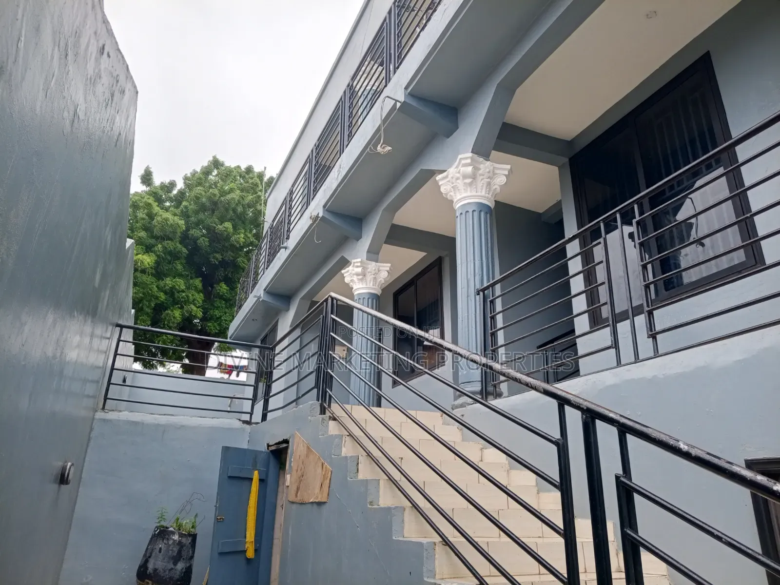11bdrm House in Top Base for sale
