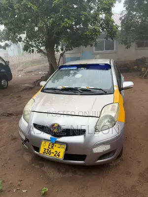 Toyota Vitz 1.5 FWD 5dr 2010 Silver