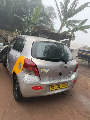 Toyota Vitz 1.5 FWD 5dr 2010 Silver