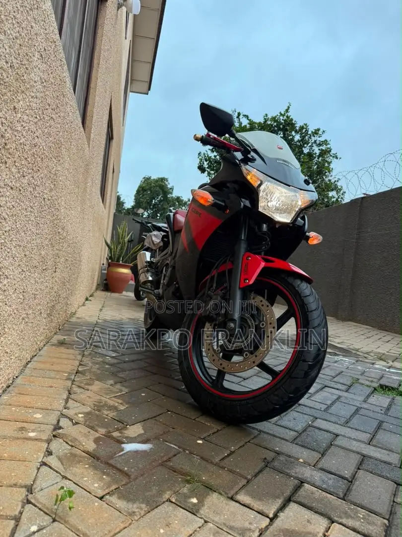 Honda CBR 2018 Red