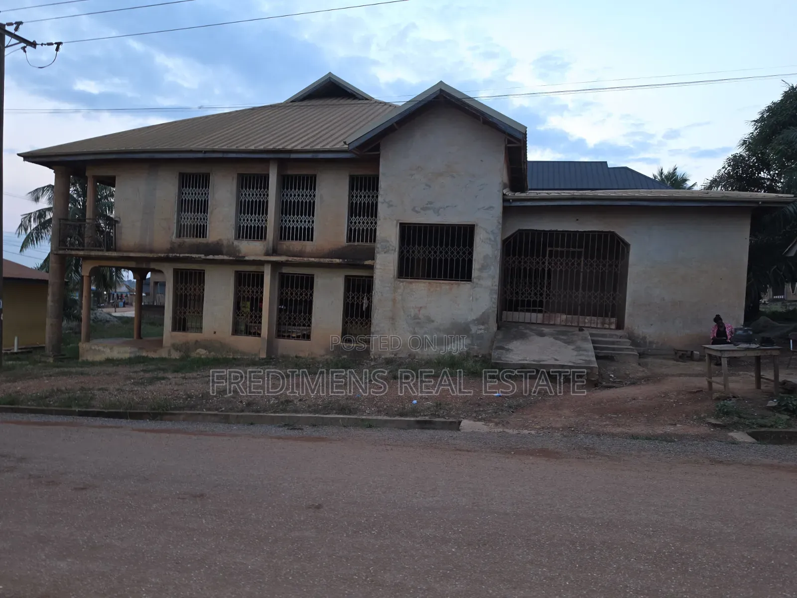 8bdrm House in Fredimens Real, Kumasi Metropolitan for sale