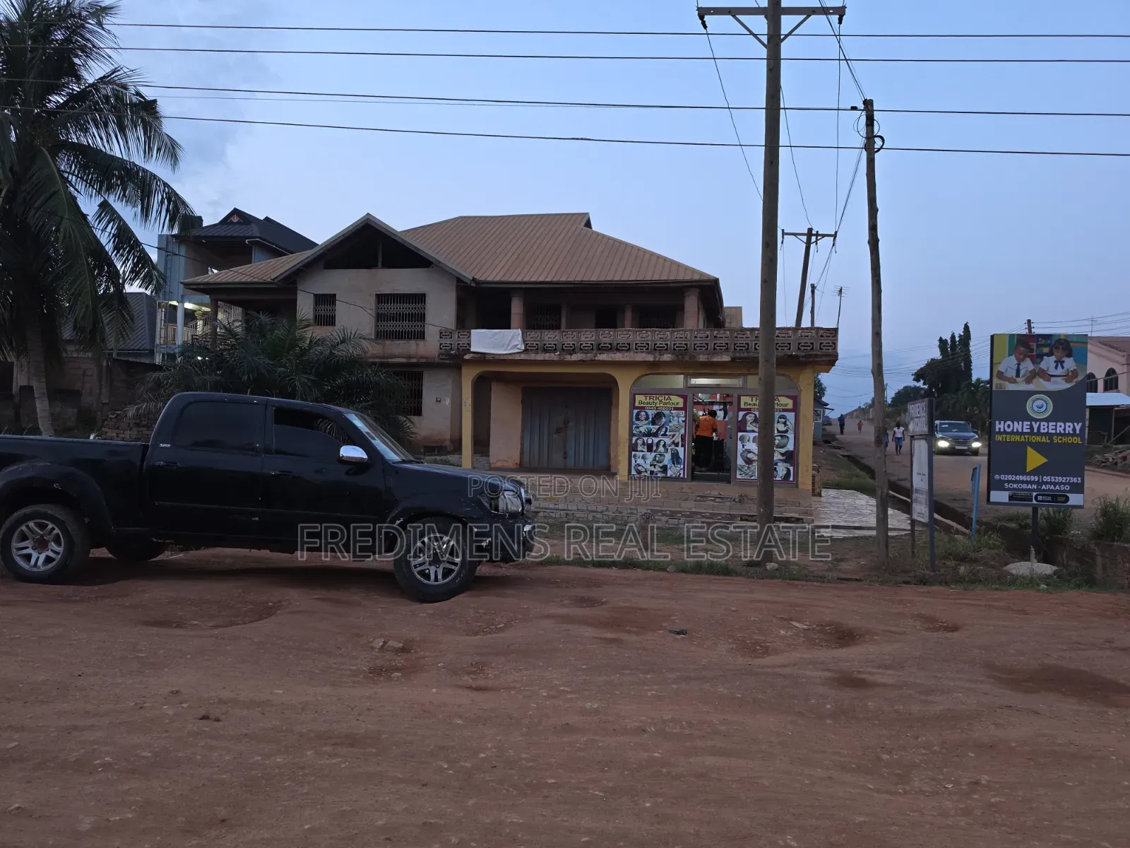 8bdrm House in Fredimens Real, Kumasi Metropolitan for sale