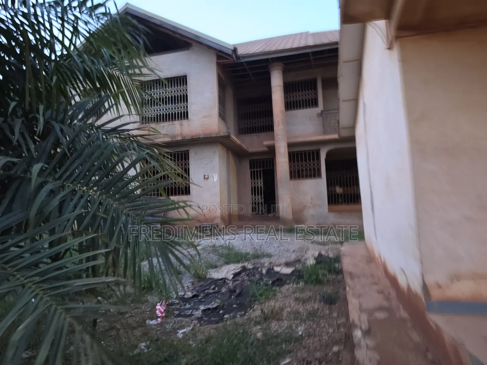 8bdrm House in Fredimens Real, Kumasi Metropolitan for sale