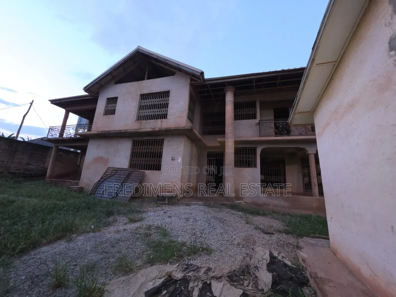 8bdrm House in Fredimens Real, Kumasi Metropolitan for sale