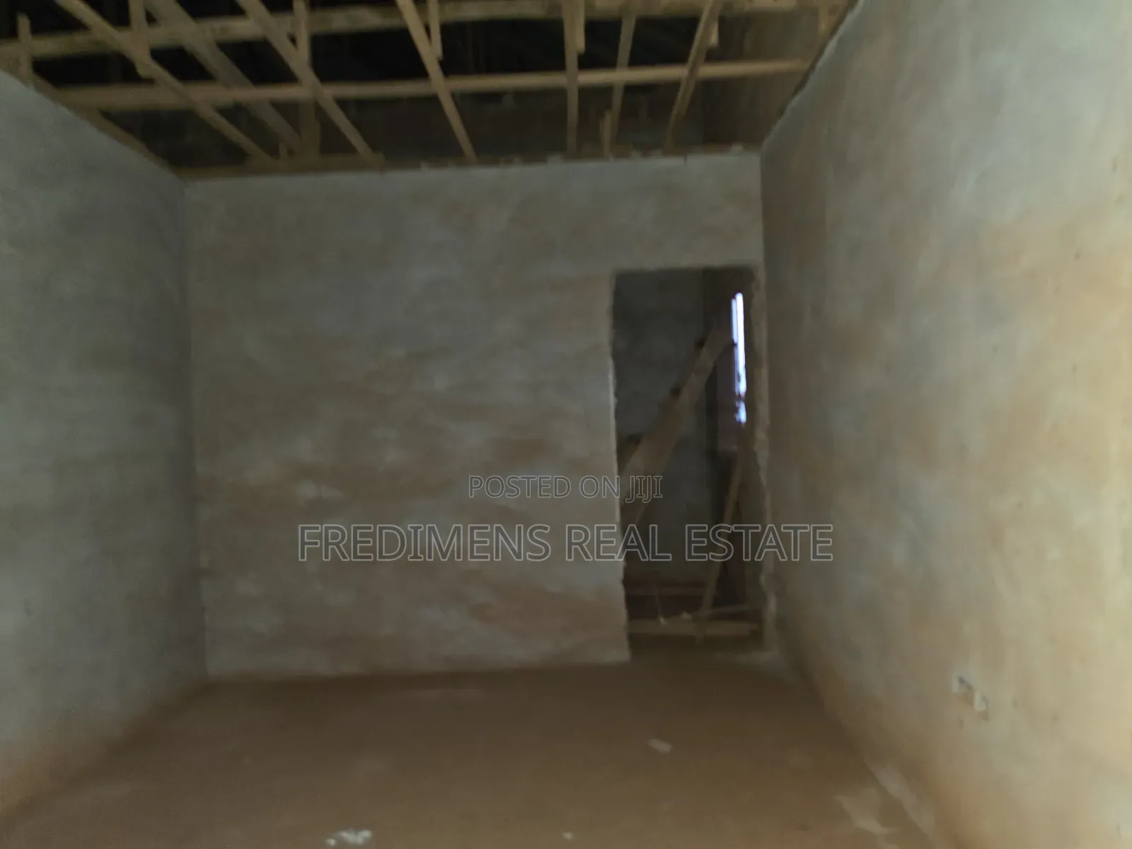 8bdrm House in Fredimens Real, Kumasi Metropolitan for sale