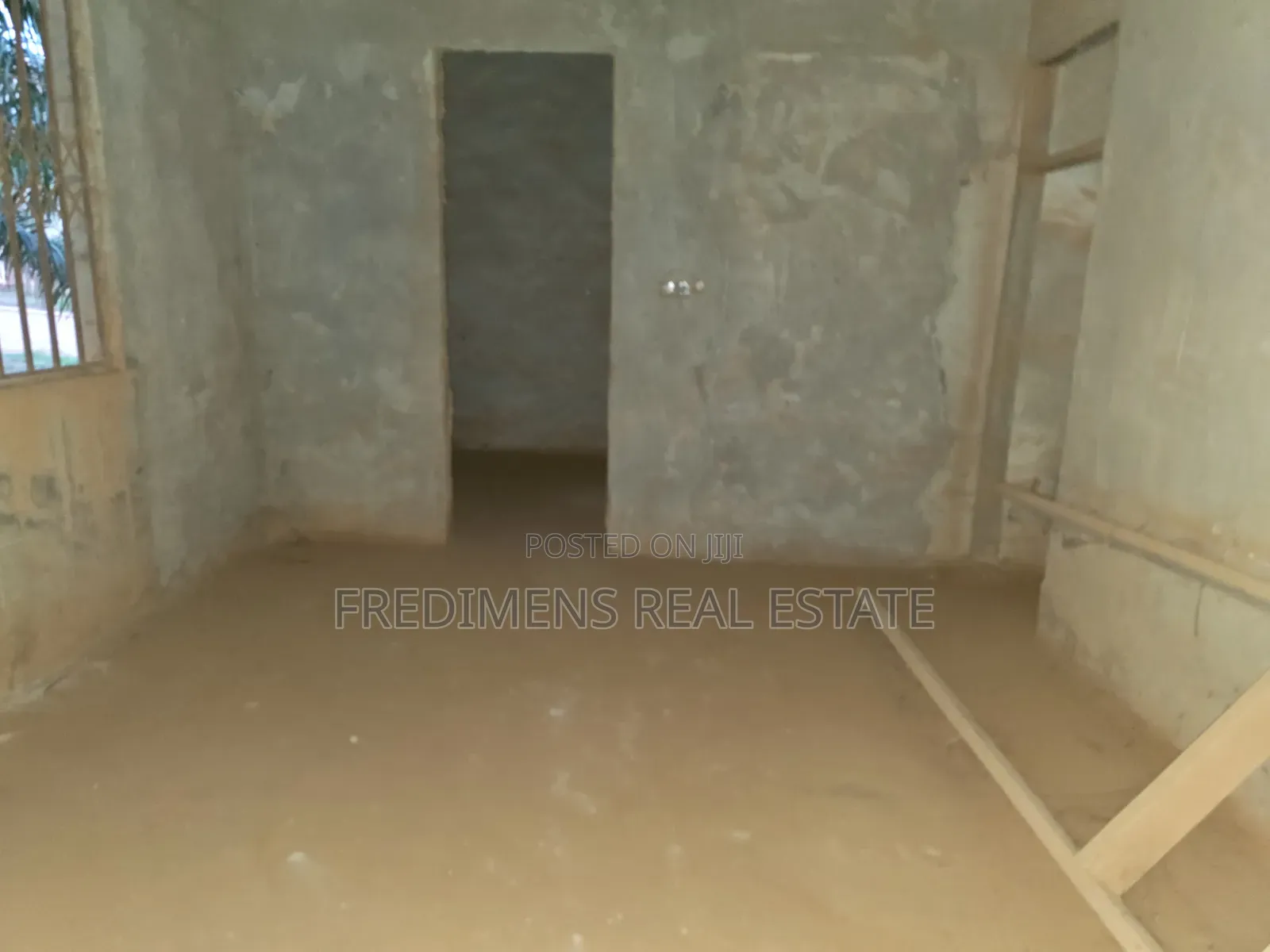 8bdrm House in Fredimens Real, Kumasi Metropolitan for sale