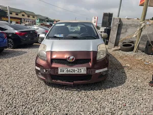 Toyota Vitz 1.3 FWD 5dr 2010 Silver