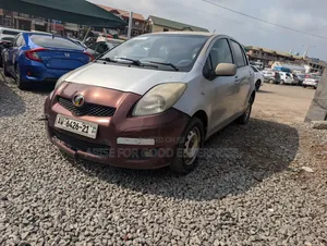 Toyota Vitz 1.3 FWD 5dr 2010 Silver