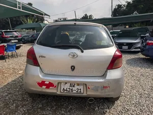 Toyota Vitz 1.3 FWD 5dr 2010 Silver