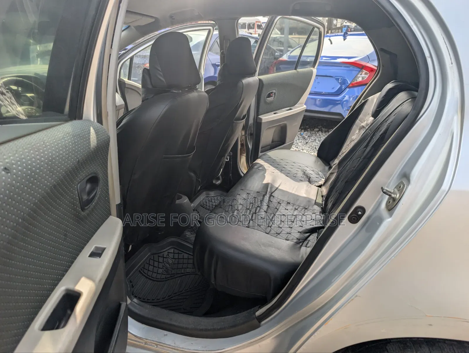 Toyota Vitz 1.3 FWD 5dr 2010 Silver