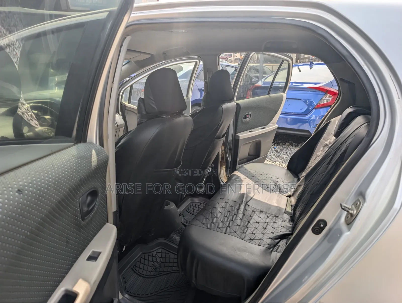Toyota Vitz 1.3 FWD 5dr 2010 Silver