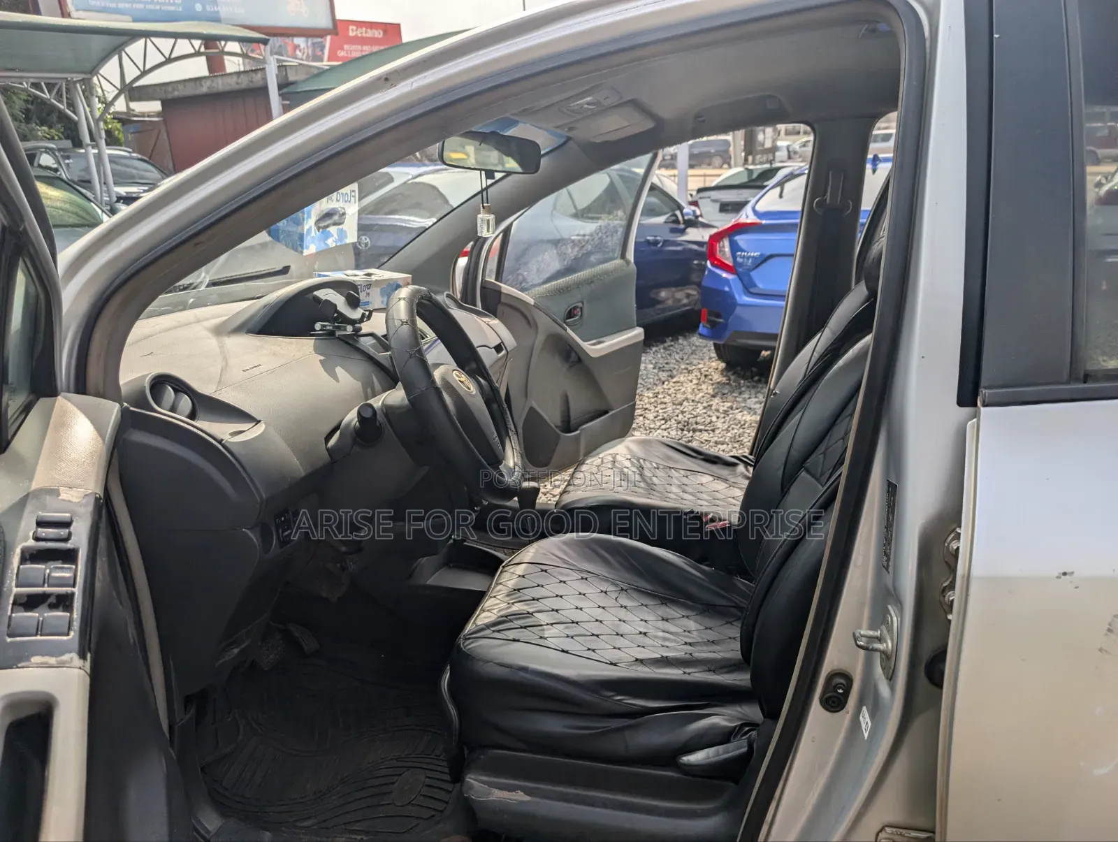 Toyota Vitz 1.3 FWD 5dr 2010 Silver