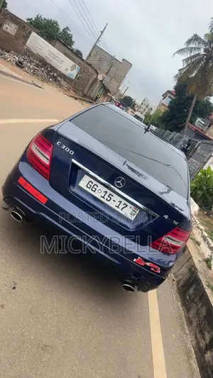 Mercedes-Benz C300 2014 Blue