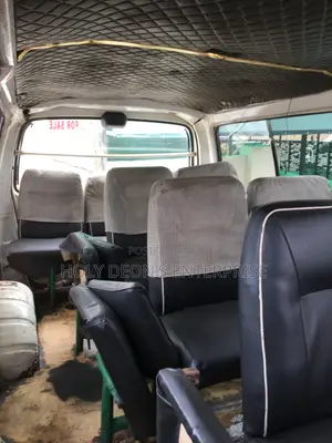 Toyota HiAce 2010 White