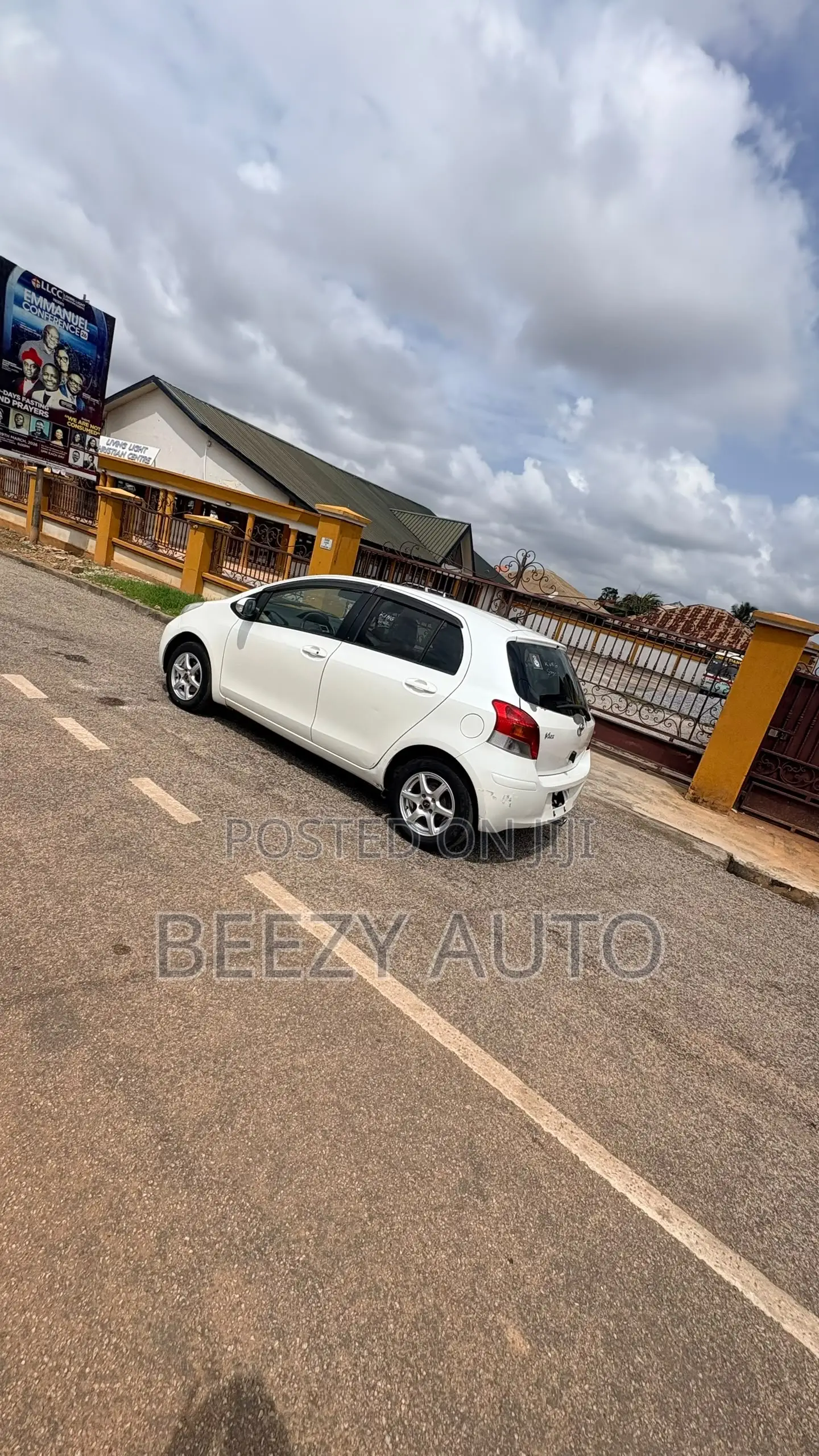 Toyota Vitz 1.3 AWD 3dr 2010 White