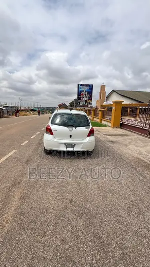Toyota Vitz 1.3 AWD 3dr 2010 White