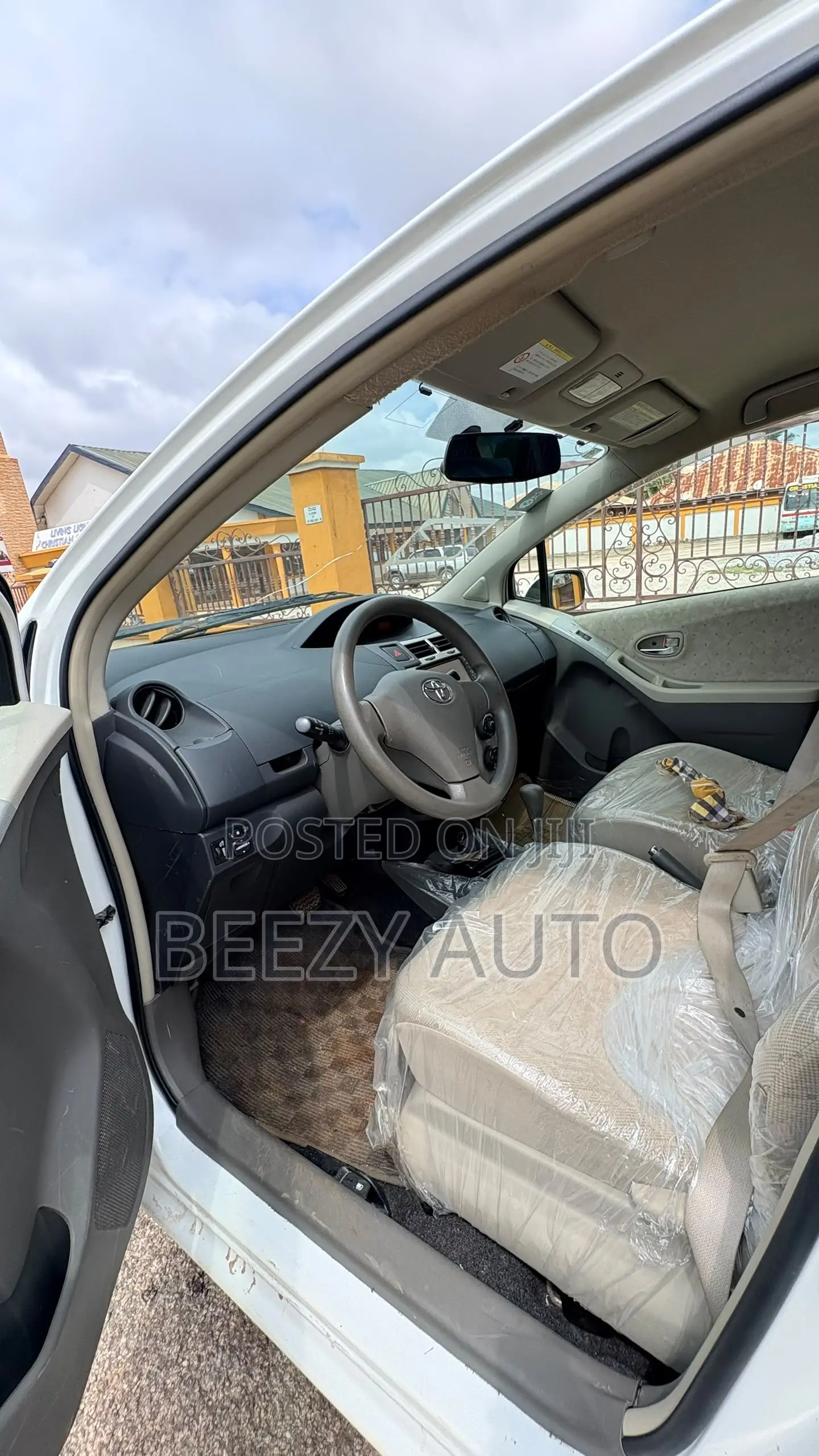 Toyota Vitz 1.3 AWD 3dr 2010 White