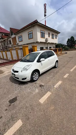 Toyota Vitz 1.3 AWD 3dr 2010 White