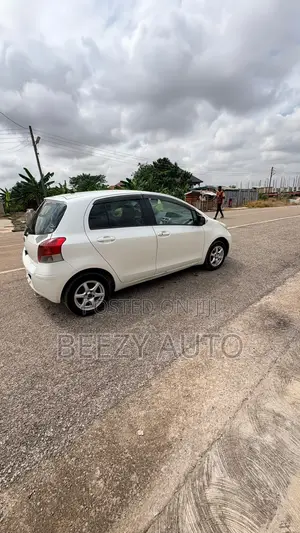 Toyota Vitz 1.3 AWD 3dr 2010 White