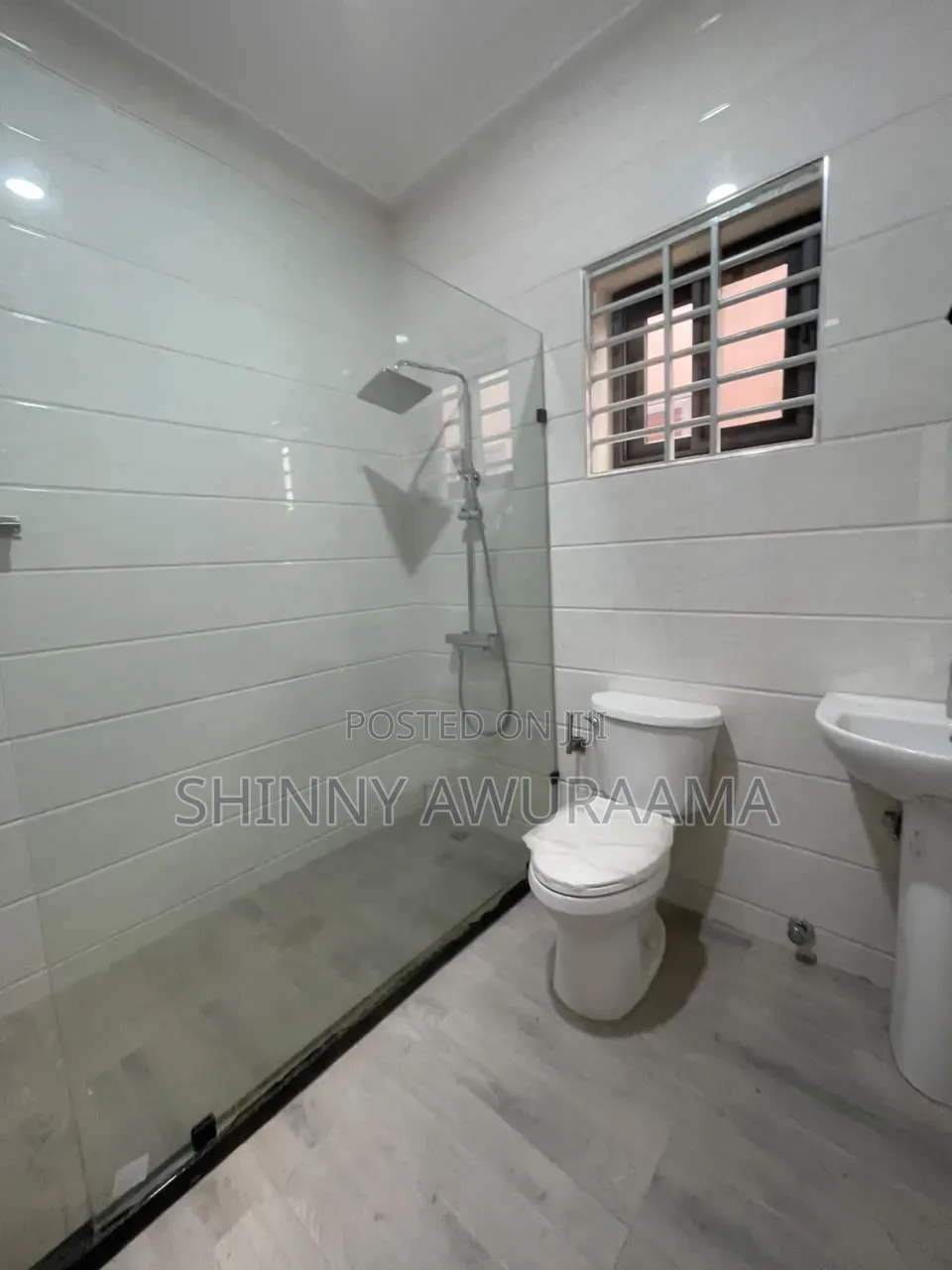 3bdrm House in Ashaley Botwe, School Junction for sale
