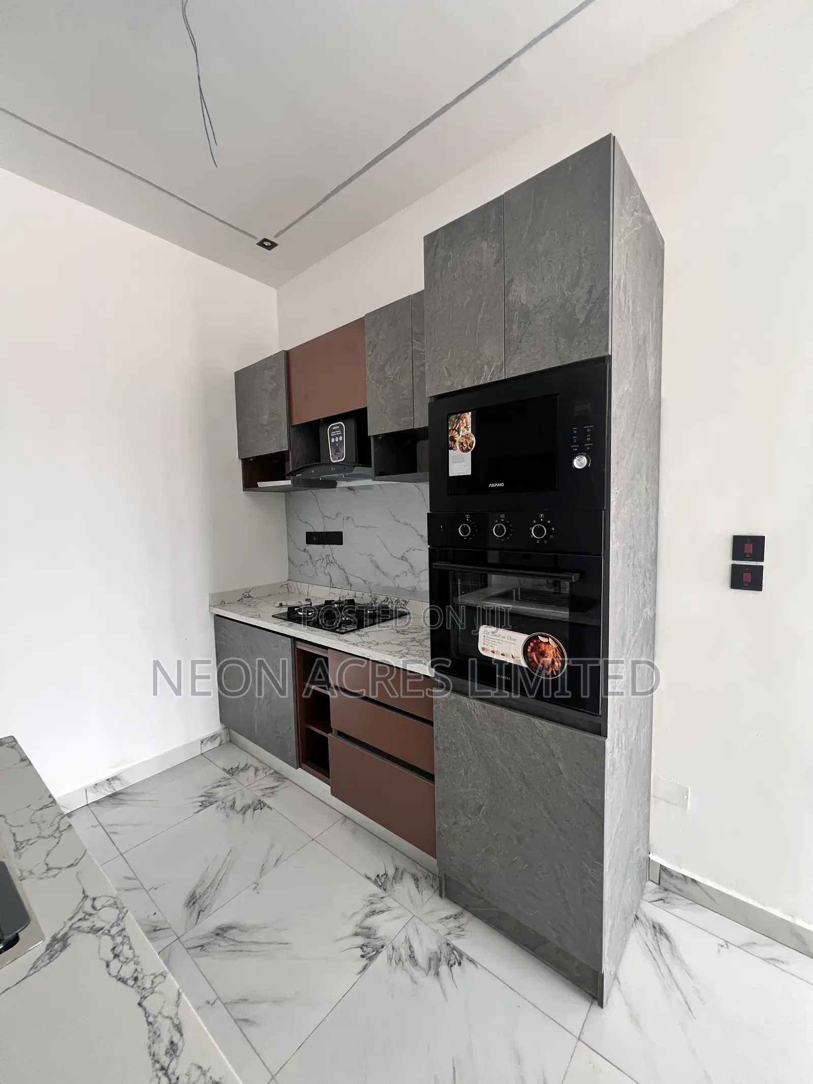3bdrm House in Crystal Park, East Legon for sale