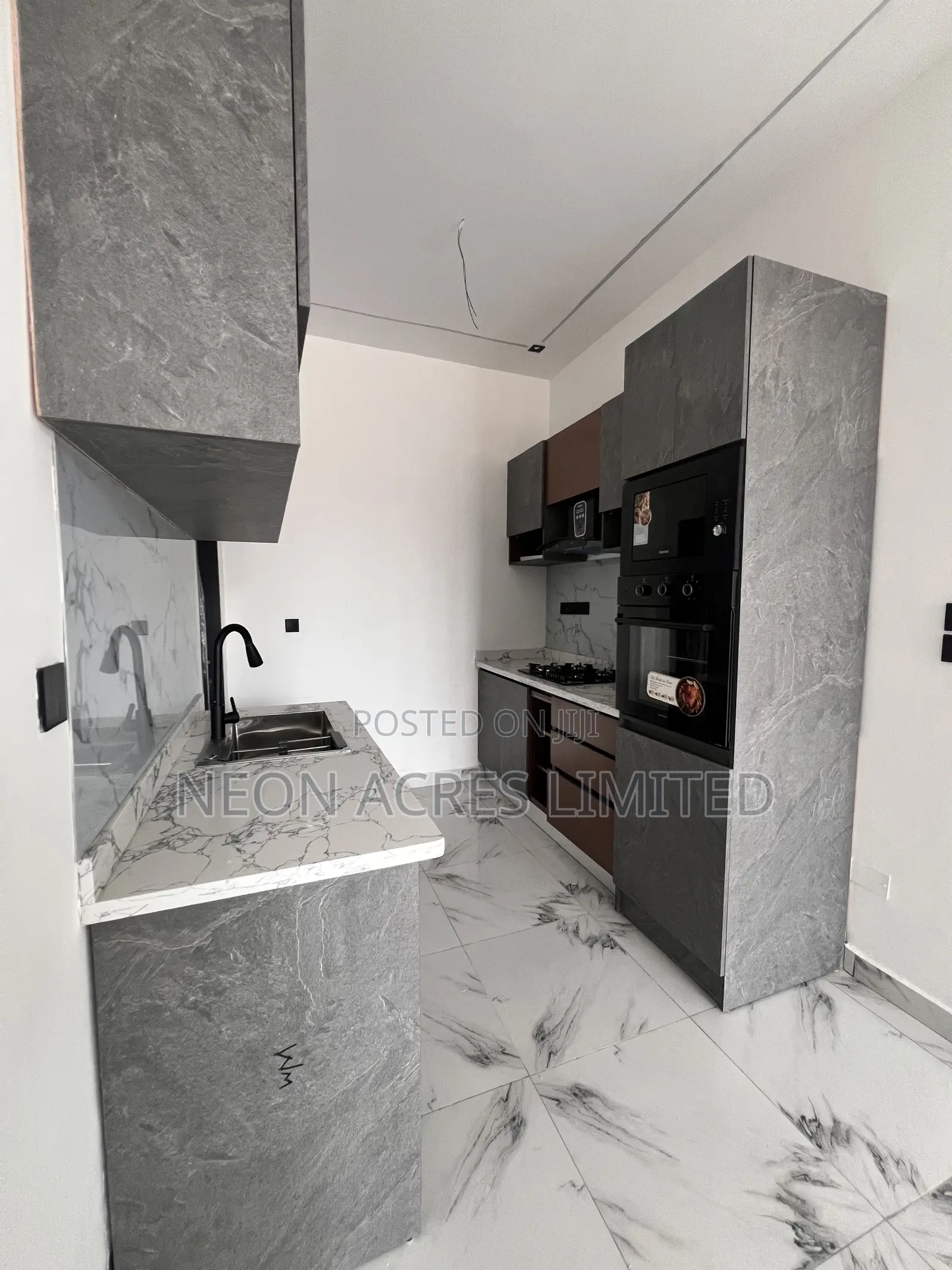 3bdrm House in Crystal Park, East Legon for sale