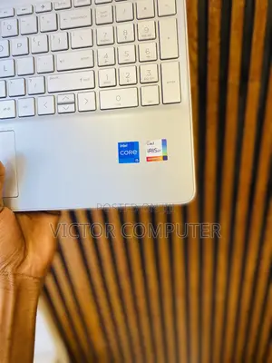 Laptop HP 15-dy2075tg 8GB Intel Core i5 SSD 256GB
