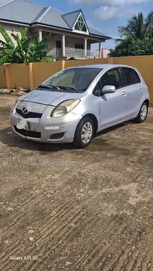 Toyota Vitz 1.0 FWD 5dr 2010 Silver