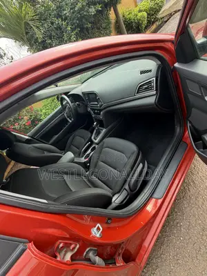 Hyundai Elantra Limited Sedan FWD (2.0L 4cyl 6A) 2017 Red