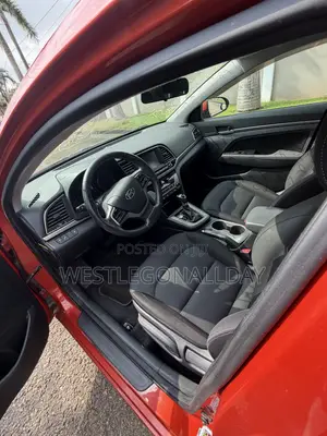 Hyundai Elantra Limited Sedan FWD (2.0L 4cyl 6A) 2017 Red