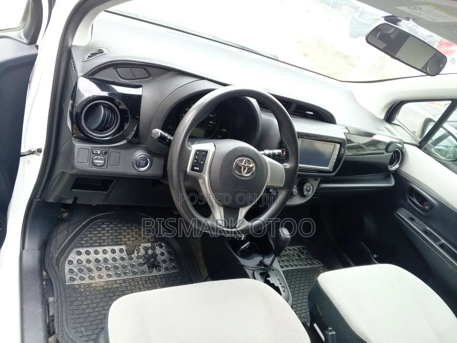 Toyota Vitz 2013 White