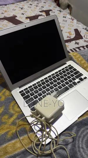 Laptop Apple MacBook Pro 2017 8GB Intel SSD 256GB