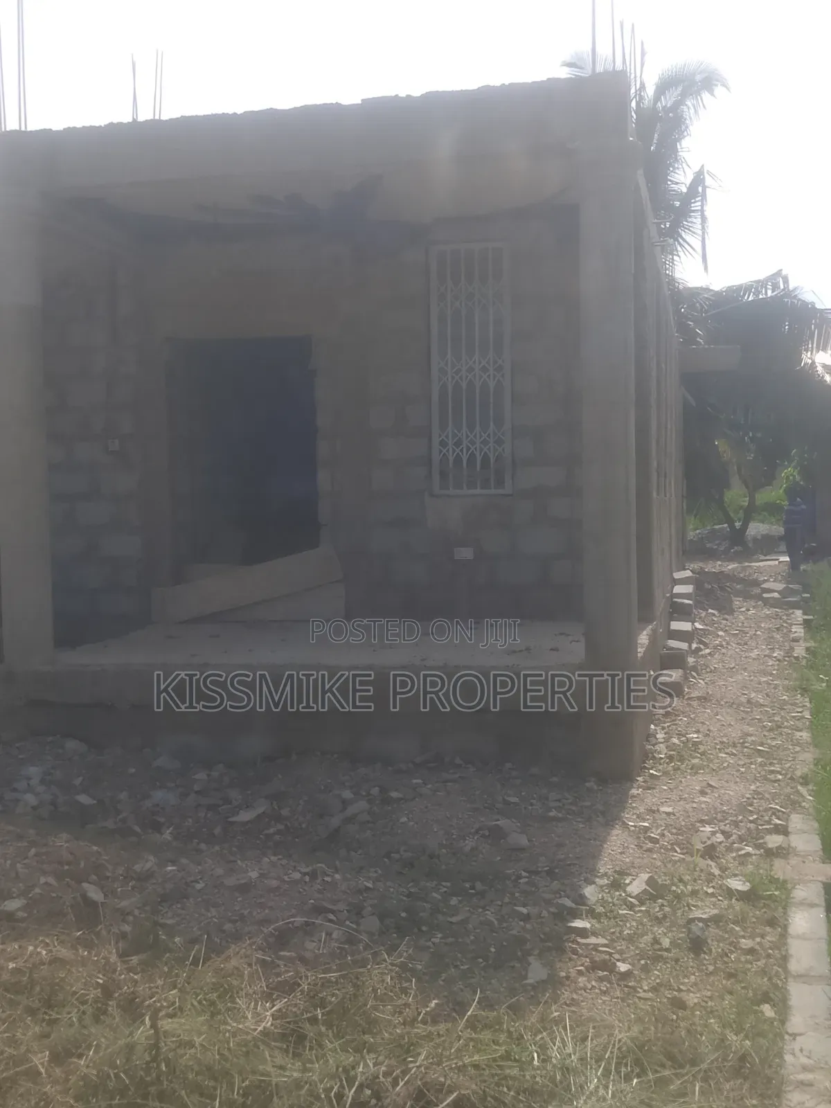 6bdrm Apartment in Kismike Investment, Pokuase for sale