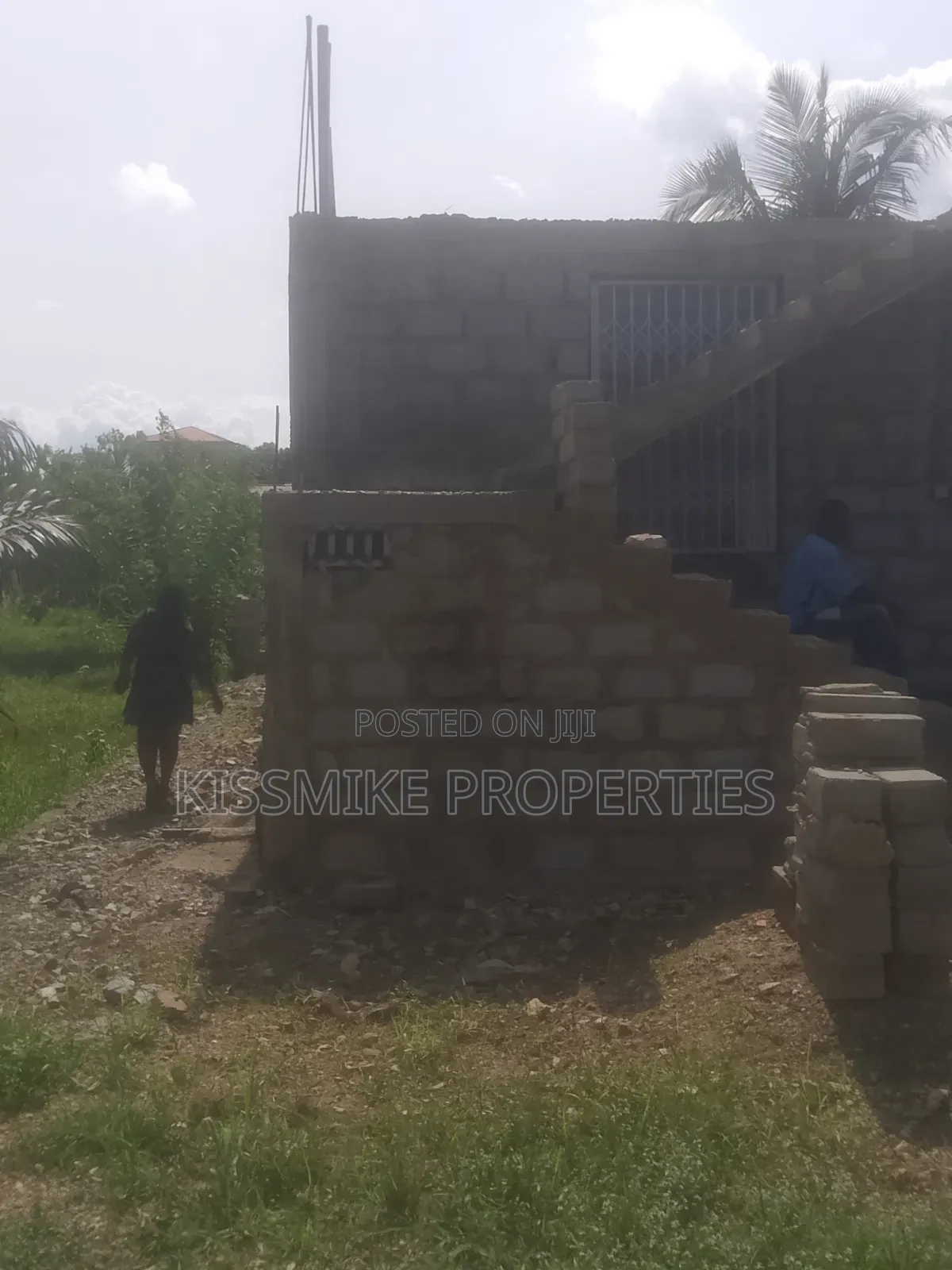 6bdrm Apartment in Kismike Investment, Pokuase for sale