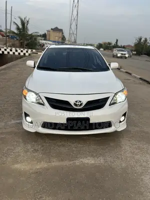 Toyota Corolla S 4dr Sedan (1.8L 4cyl 4A) 2013 White