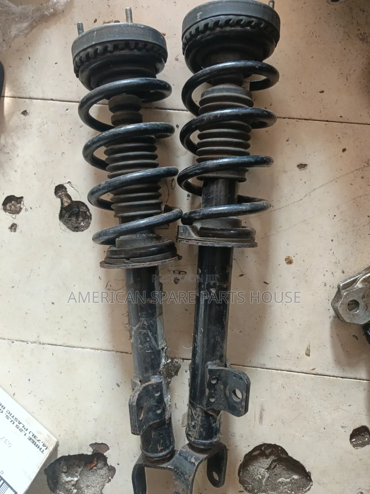 Chrysler 300 Front Shocks Complete Pair