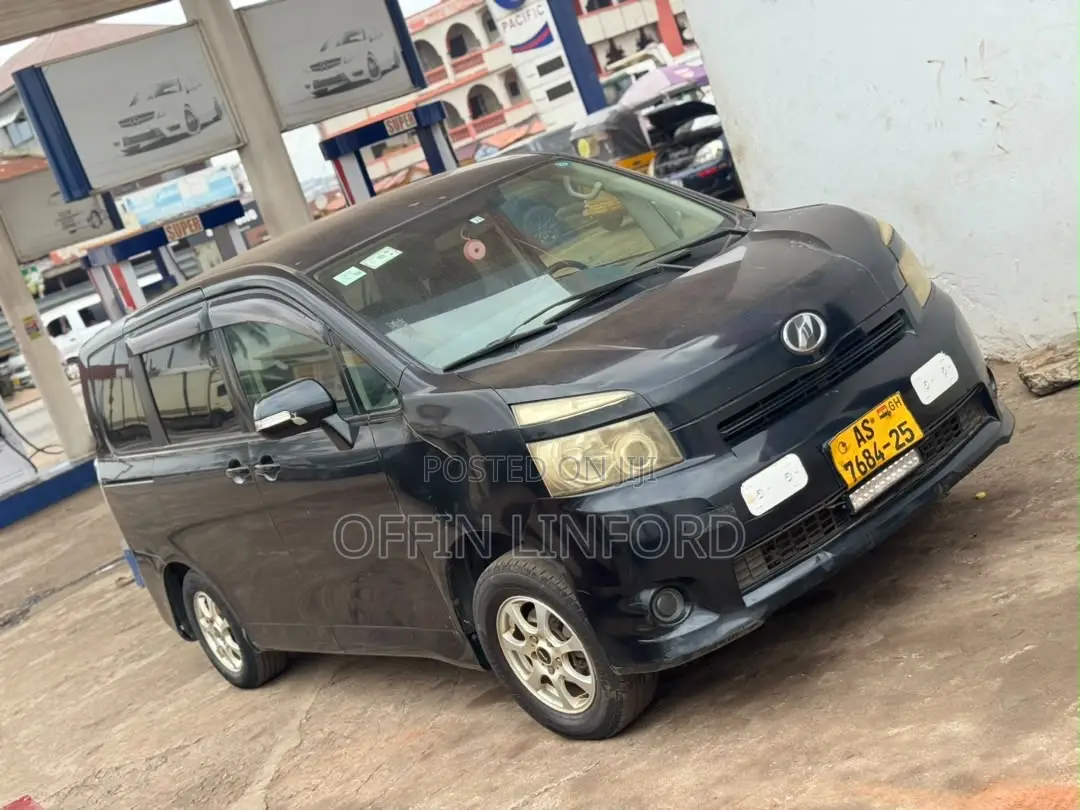 Toyota Voxy X 4WD 8-Seater 2010 Black