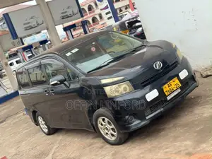 Toyota Voxy X 4WD 8-Seater 2010 Black