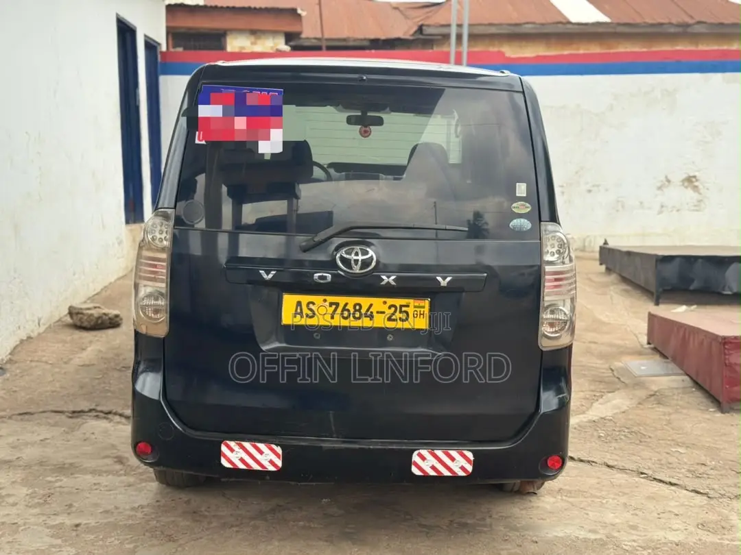 Toyota Voxy X 4WD 8-Seater 2010 Black