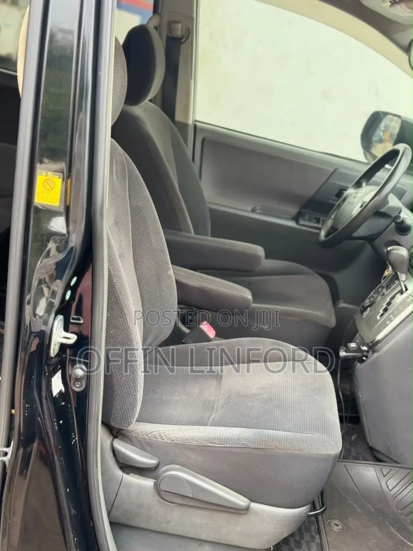 Toyota Voxy X 4WD 8-Seater 2010 Black