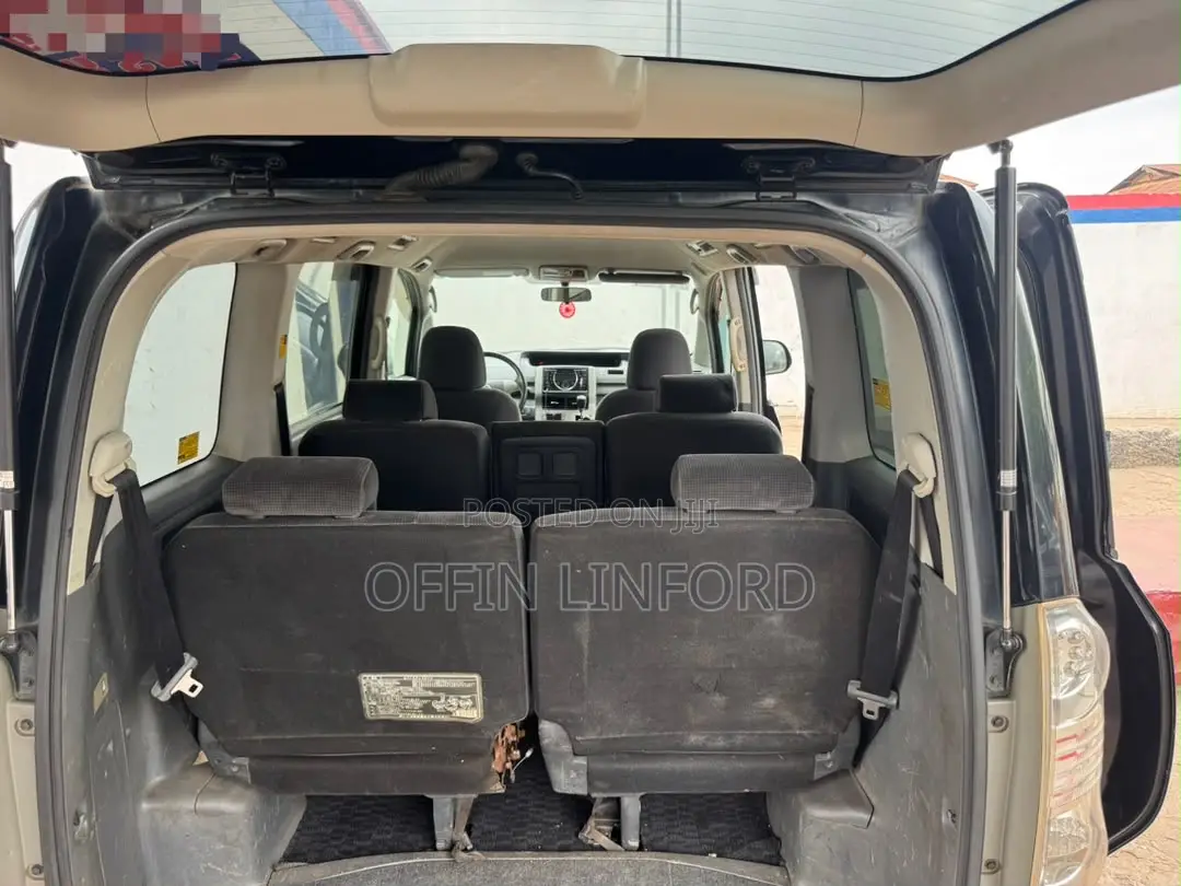 Toyota Voxy X 4WD 8-Seater 2010 Black