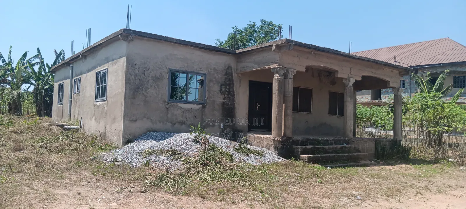 6bdrm Apartment in Nsawam Adoagyiri Municipal for Sale