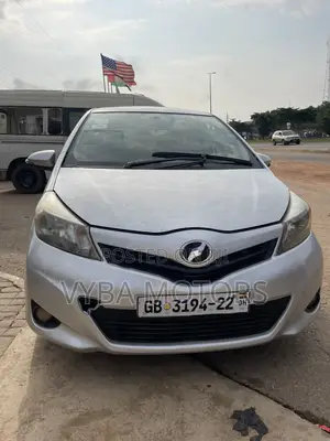 Toyota Vitz 2012 Silver