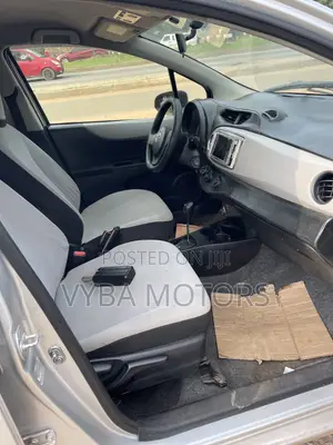 Toyota Vitz 2012 Silver