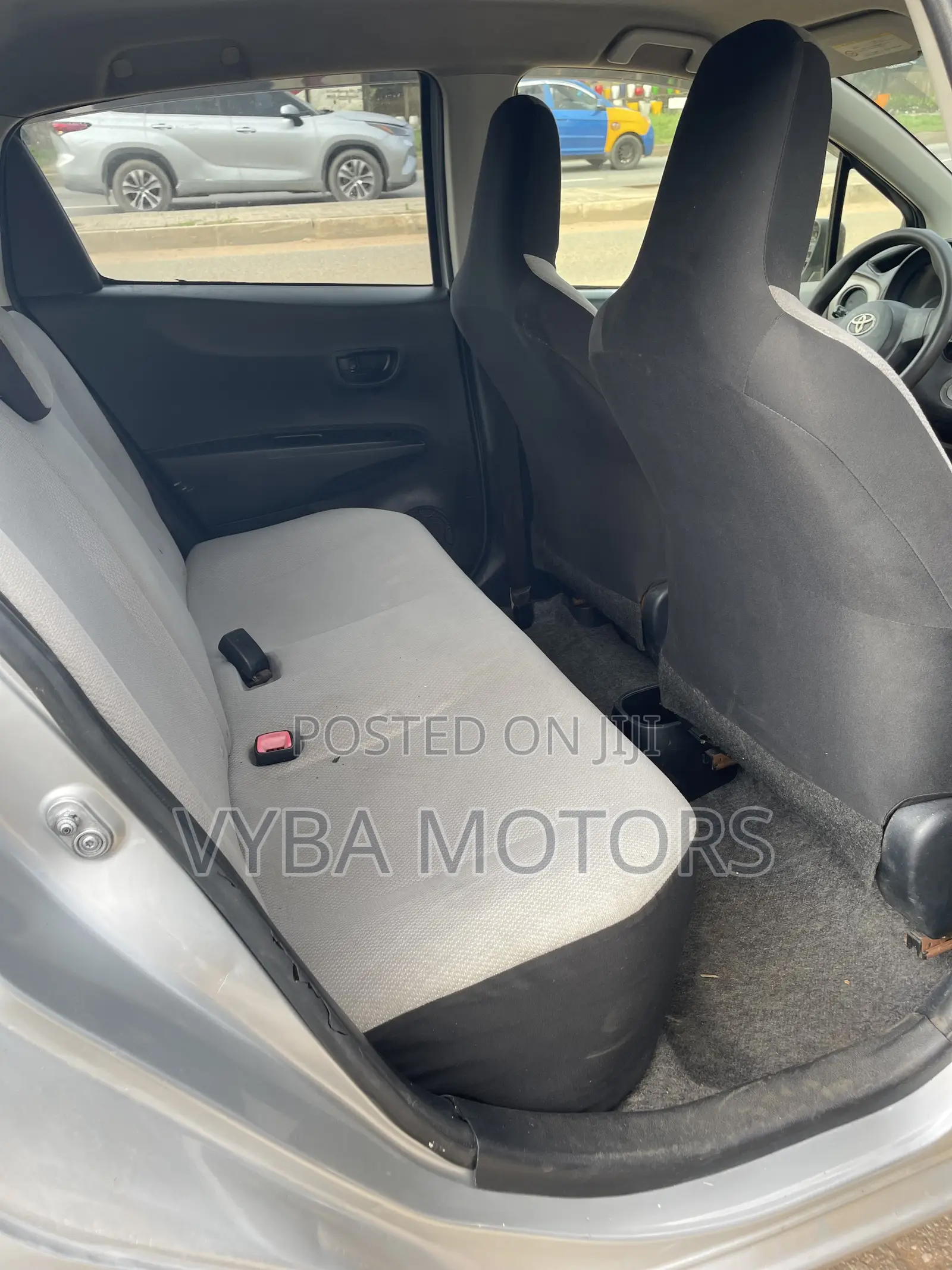 Toyota Vitz 2012 Silver