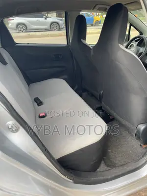Toyota Vitz 2012 Silver