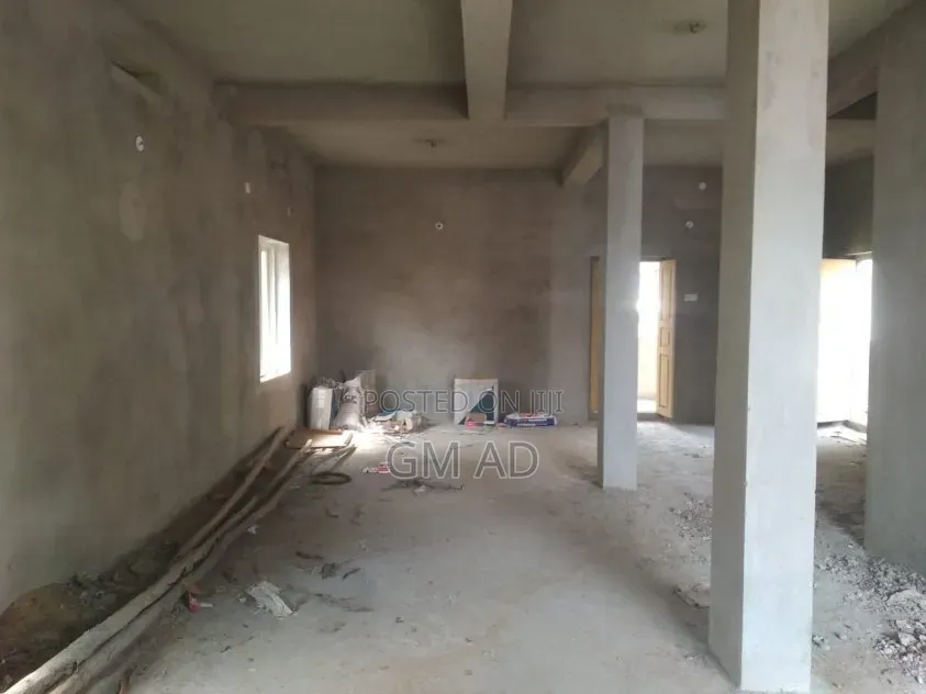 6bdrm Apartment in Nsawam Adoagyiri Municipal for Sale