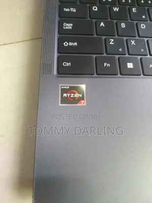 Laptop 8GB AMD Ryzen 7 HDD+SSD 250GB